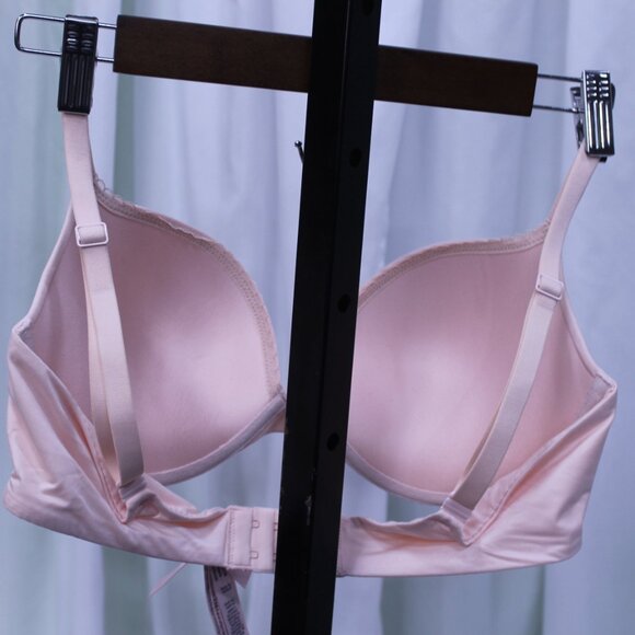 Victoria's Secret Blush Bra - Picture 9 of 9